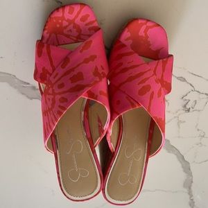 Neon pink combo pop tie dye prnt satin size 7 1/2